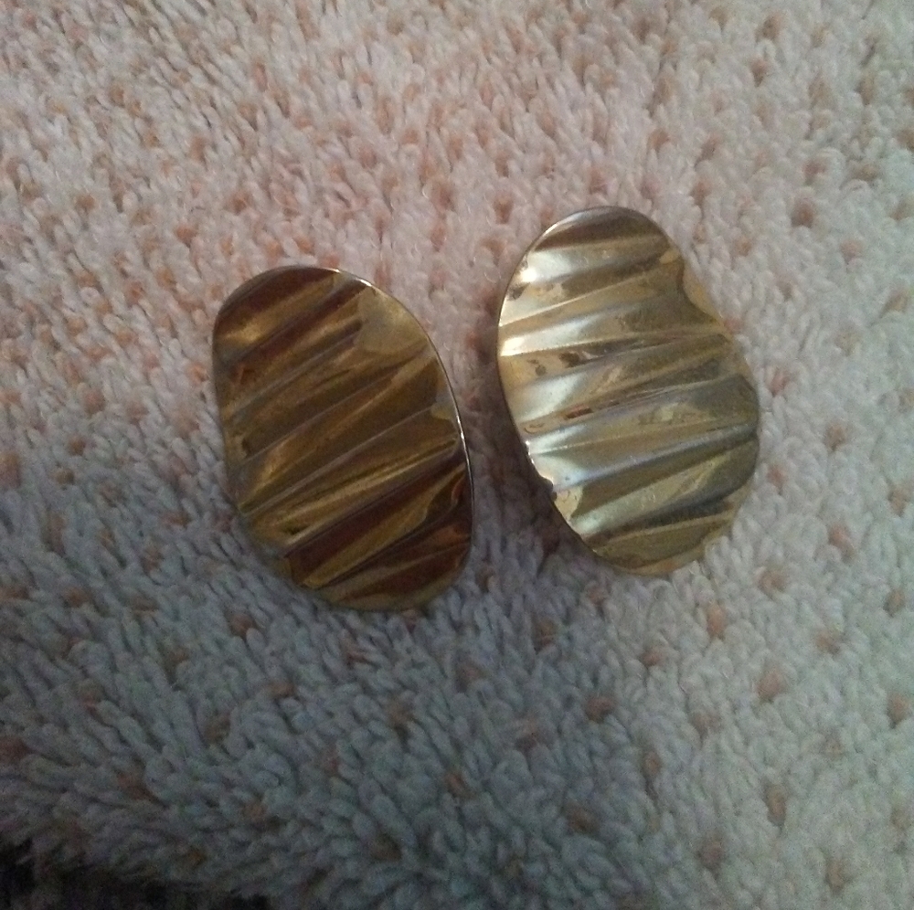 Gold tone chunky costume earrings